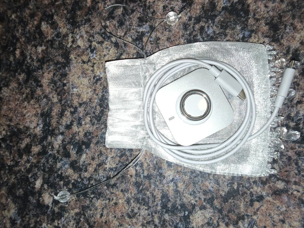 Oura Ring Gen4 Size 7 w/ charger and covers