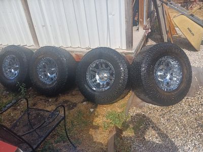 Moto Metal Chrome Wheels & LT305/70R16 Tires - Set of 4, Used