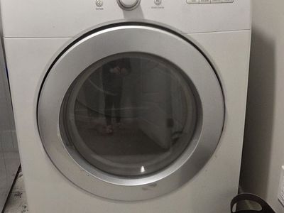 Kenmore eletric dryer machine very spacious.