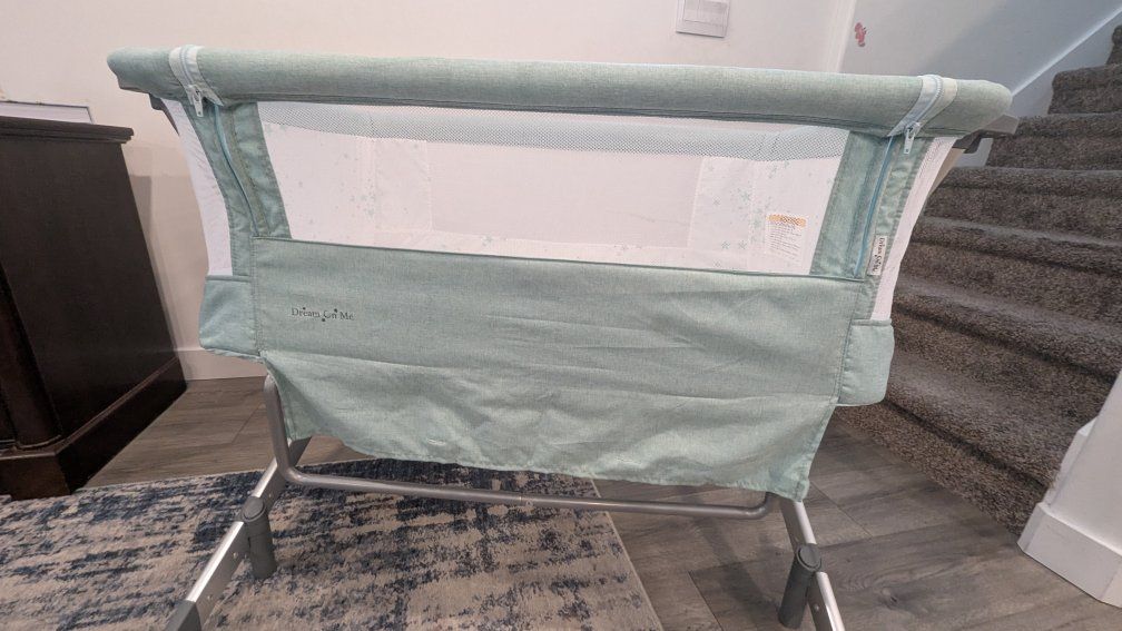 Dream On Me Skylar Bedside Sleeper Bassinet - Mint Green