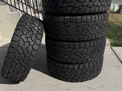 35/12.50R17 Toyo AT3 Load E like new