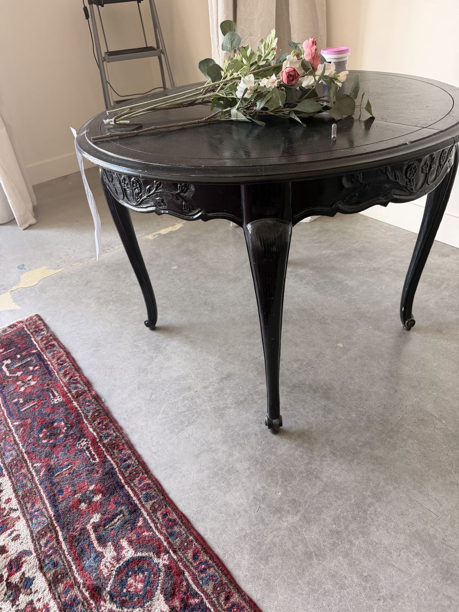 Dining table for sale