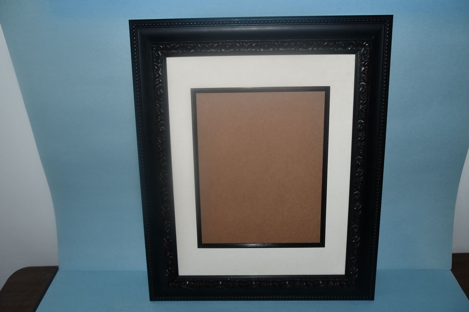 BEAUTIFUL DARK BROWN FRAME ~ 15" x 18" ~ HOLDS 8" x 10" or 11" x 14" PICTURE ~ HANGERS ~ VERY NICE!