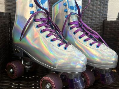Angels Skates - Holographic Silver / Purple - Women’s Size 9 (Like New)