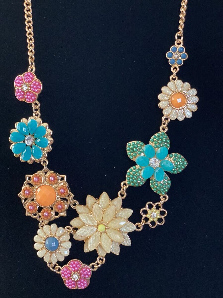 NEW - Gorgeous Detailed Beaded Flowers In Beautiful Colors- Paired With Gold Accents - C PIX