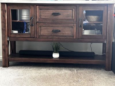 Entertainment center