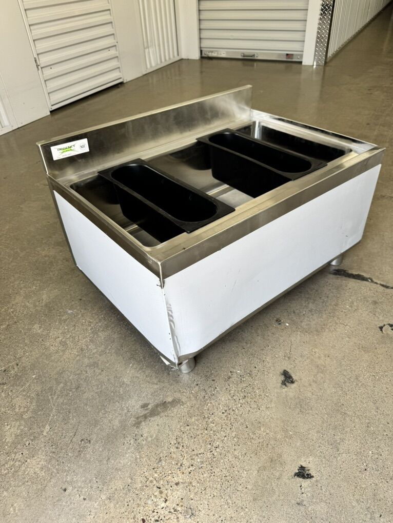 Regency 21 x 30 Underbar Ice Bin with 7 Circuit