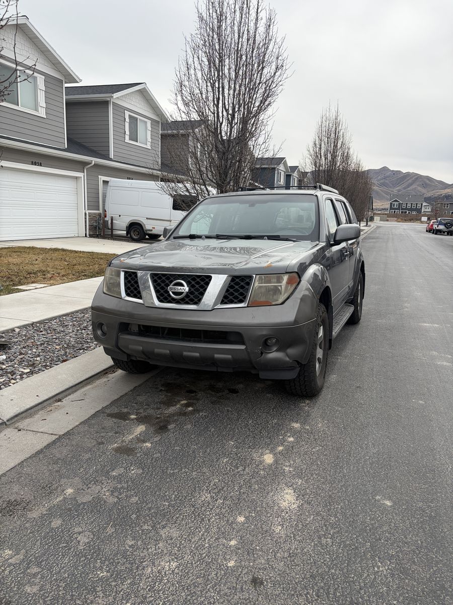 2005 NISSAN PATHFINDER LE