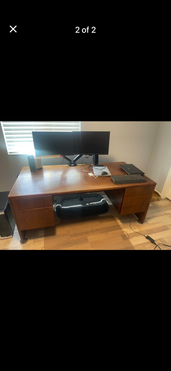 FREE DESK