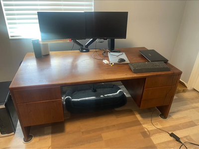 FREE DESK
