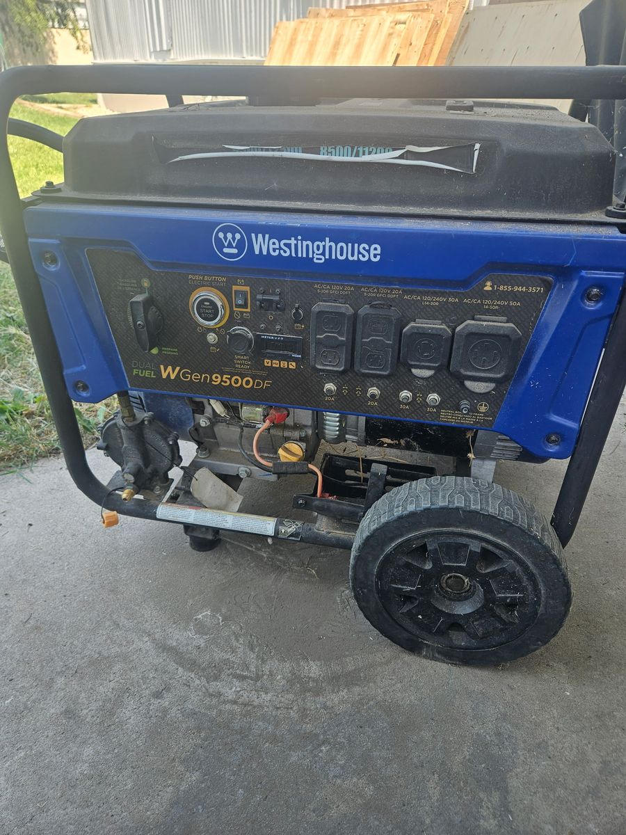 Westinghouse WGen8500DF Dual Fuel Portable Generator - 8500W / 11200W