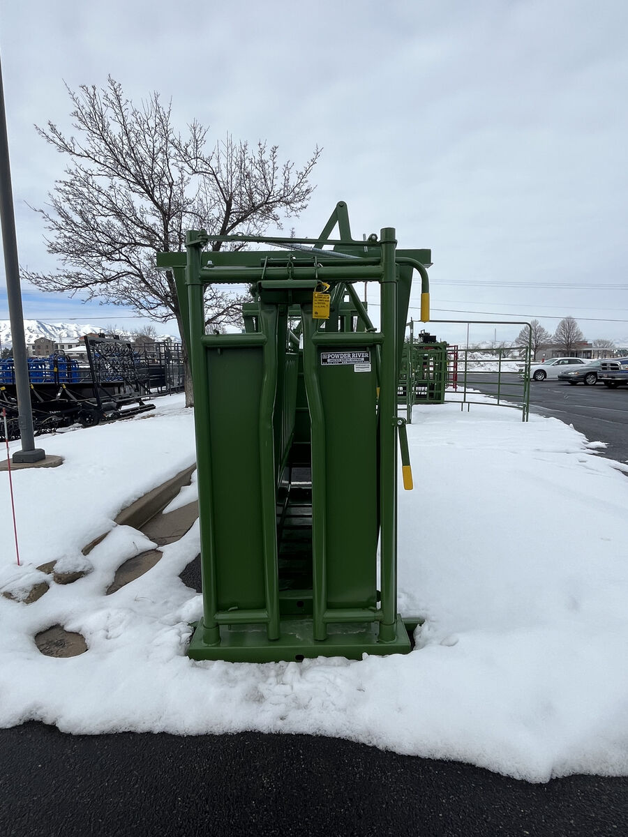 Powder River S1500 Squeeze Chute