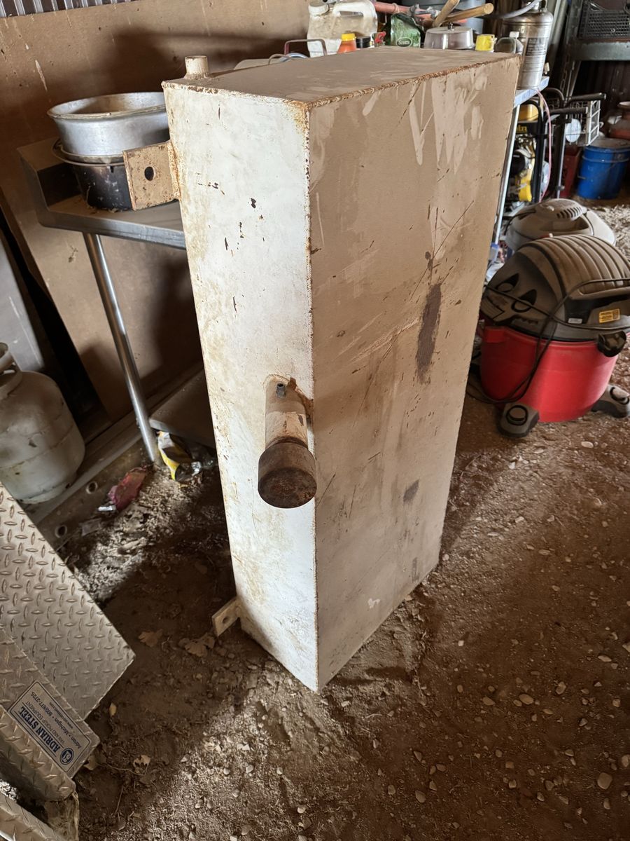 Fuel transfer tank