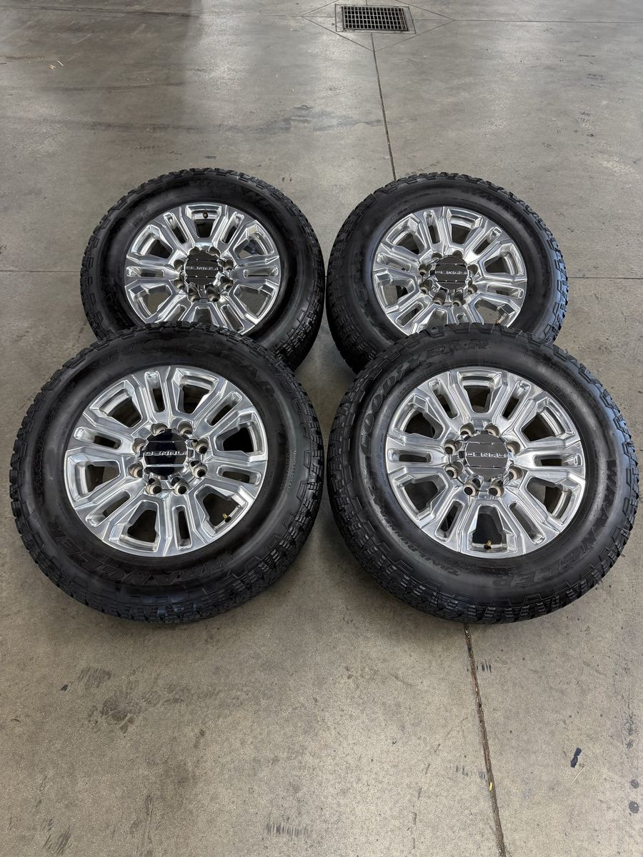 LIKE NEW 2022 gmc Denali 3500 OEM 20in/ 275/65/20