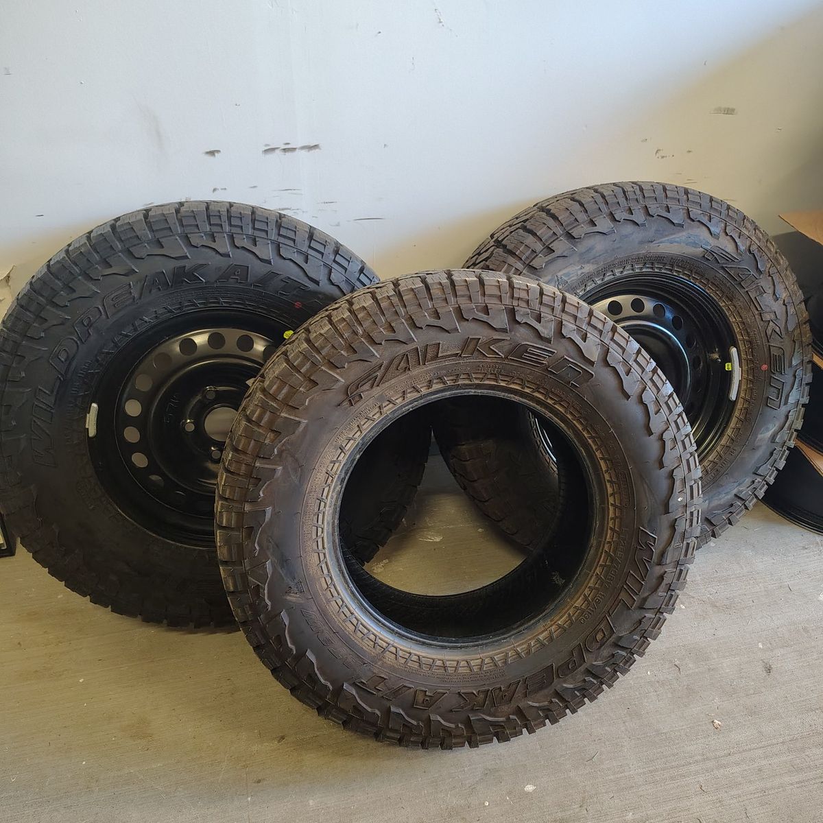 285/70r17 falken wildpeak at3w