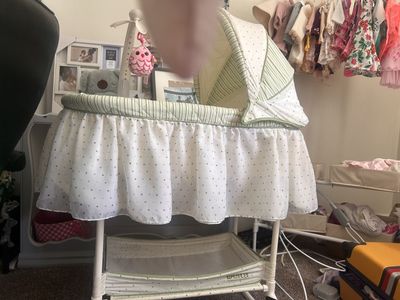 Beautiful Baby Bassinet – Great condition