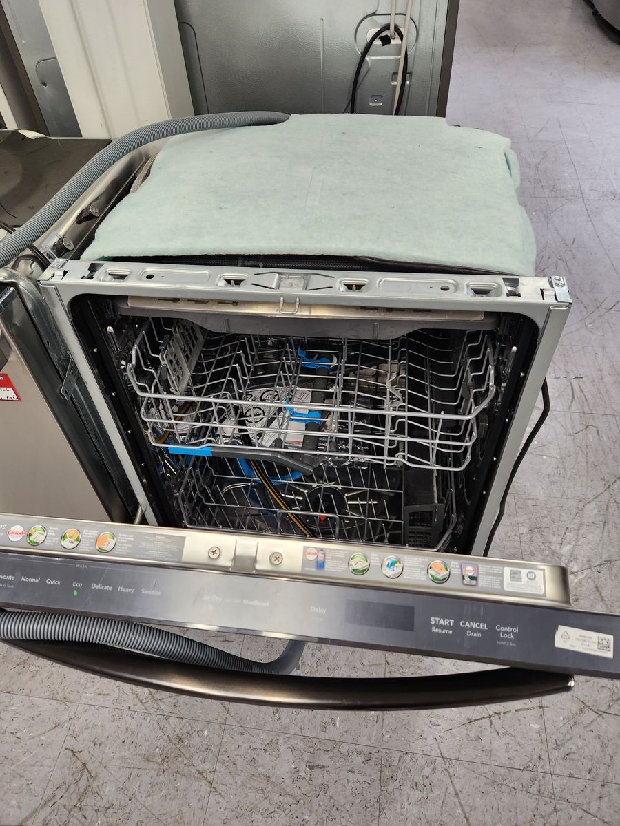 BEAUTIFUL BRAND NEW! FRIGIDAIRE DISHWASHER