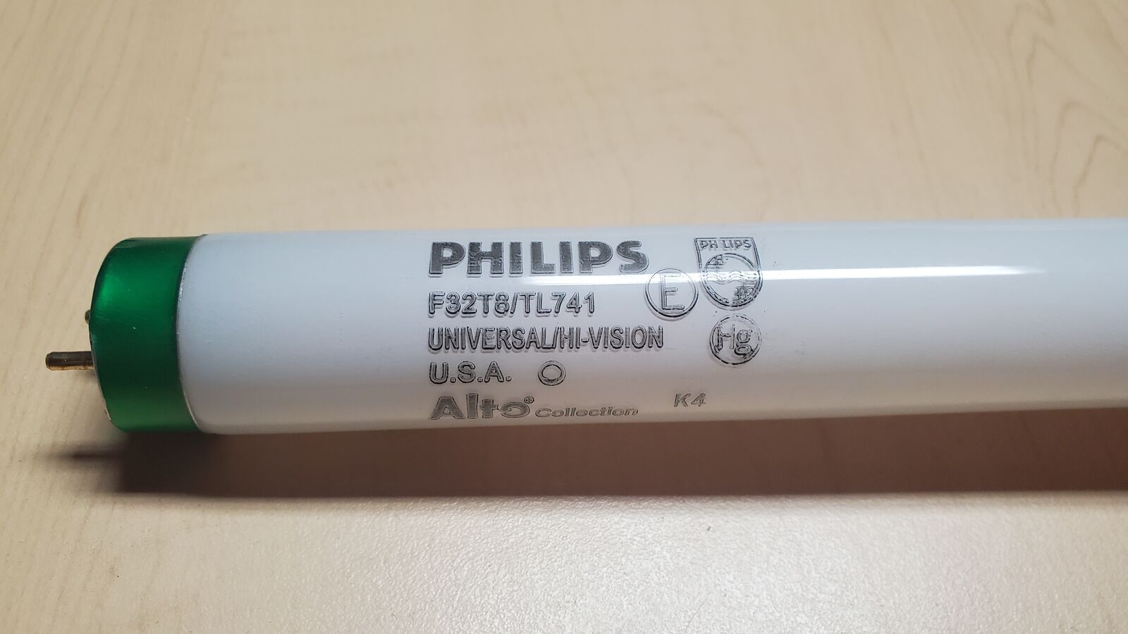 (Free) T8 4' Philips Fluorescent Light Bulbs