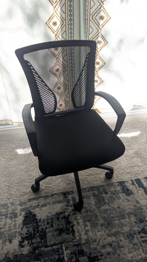 (2) Black Mesh Office Chair with Armrests and Wheels - Ergonomic Design