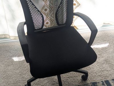 (2) Black Mesh Office Chair with Armrests and Wheels - Ergonomic Design