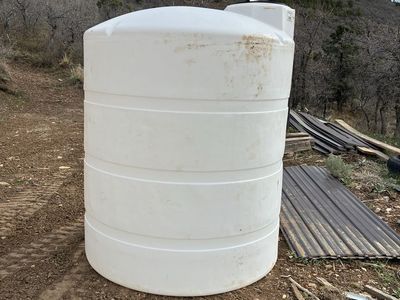 1000 Gallon Water Tank