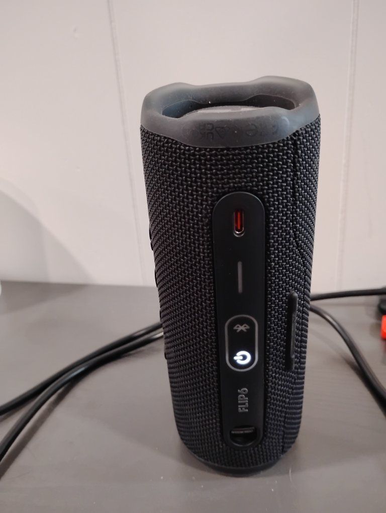 JBL Flip6 Bluetooth Speaker