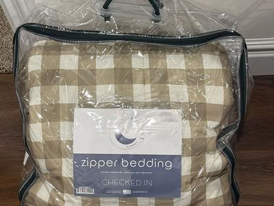 Beddys nod winks TWIN checked in