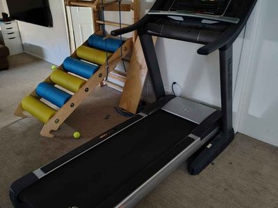 free delivery - Treadmill Nordictrack Commercial 1750 works great
