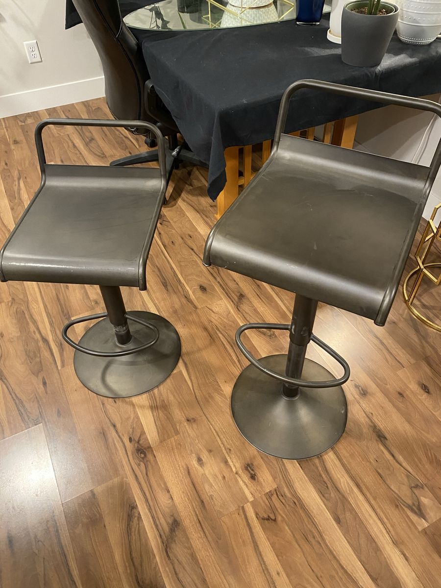 New Beautiful Bar Stool Set