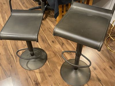 New Beautiful Bar Stool Set