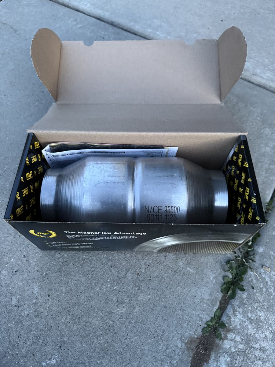 Universal Magna Flow Catalytic Converter 60111