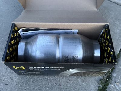 Universal Magna Flow Catalytic Converter 60111