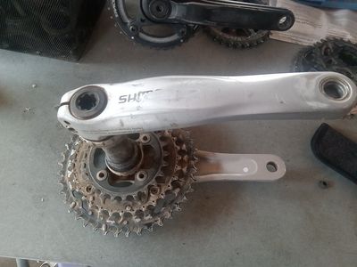 Shimano Deore 175mm mtb crankset withh BB
