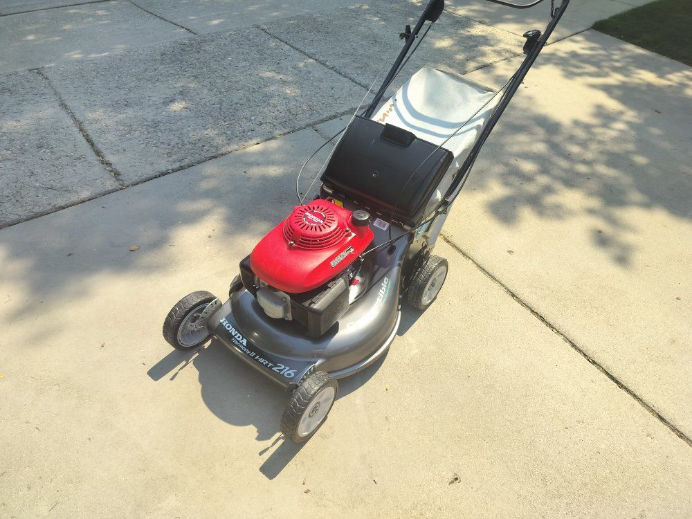 Honda Harmony II HRT216 Self Propelled Lawnmower