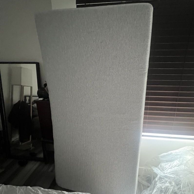 Twin Mattress Memory Foam Excellent Condition Lightly Used Smoke-Free Home, In Plastic Liner