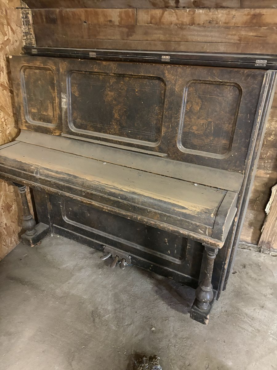 Antique Piano