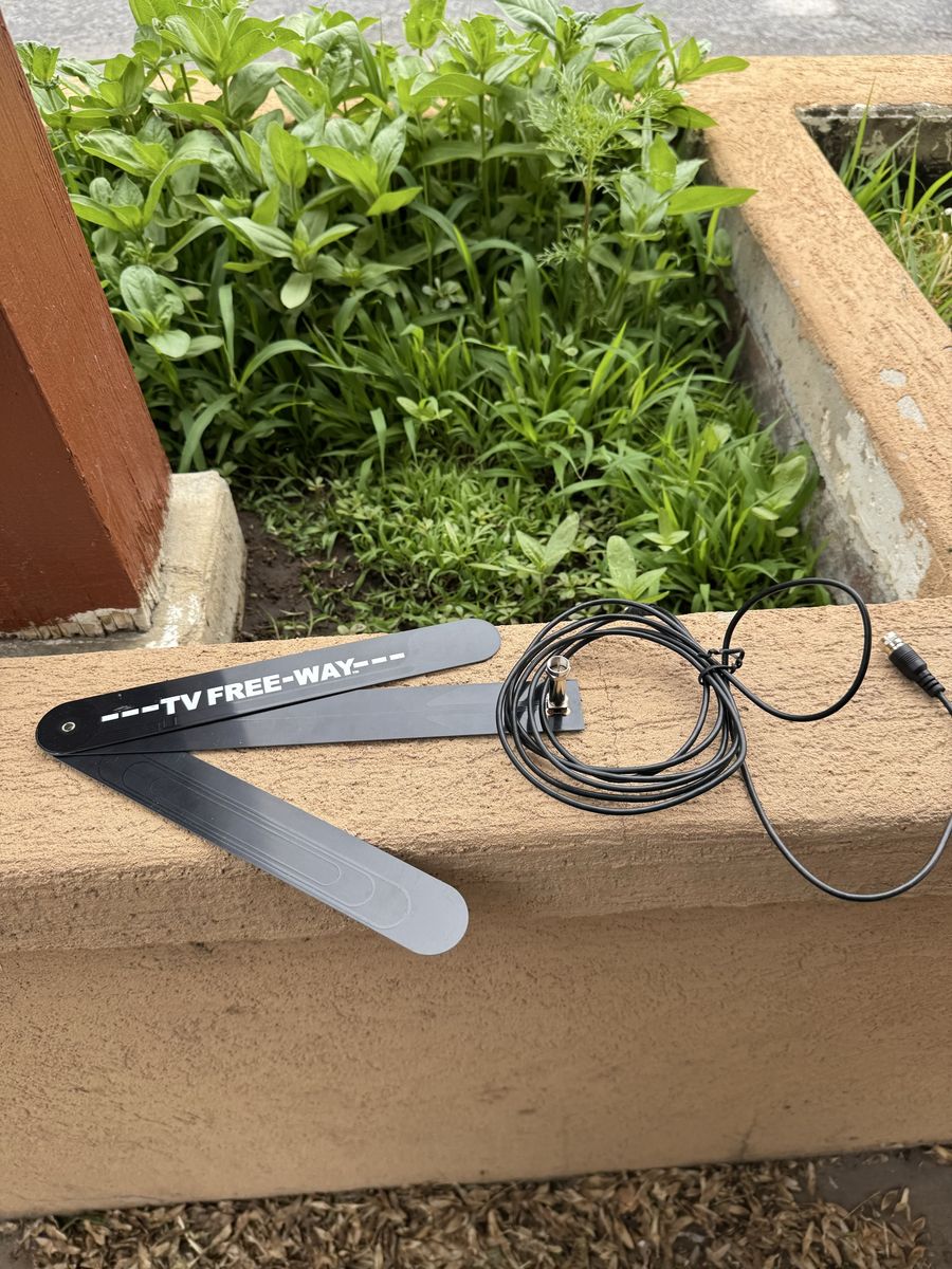 TV Free-Way HD Digital Antenna Indoor Portable HDTV Antenna Coax Cable