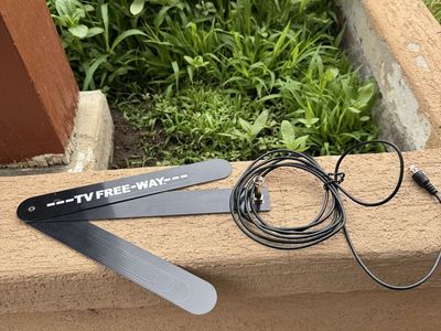 TV Free-Way HD Digital Antenna Indoor Portable HDTV Antenna Coax Cable