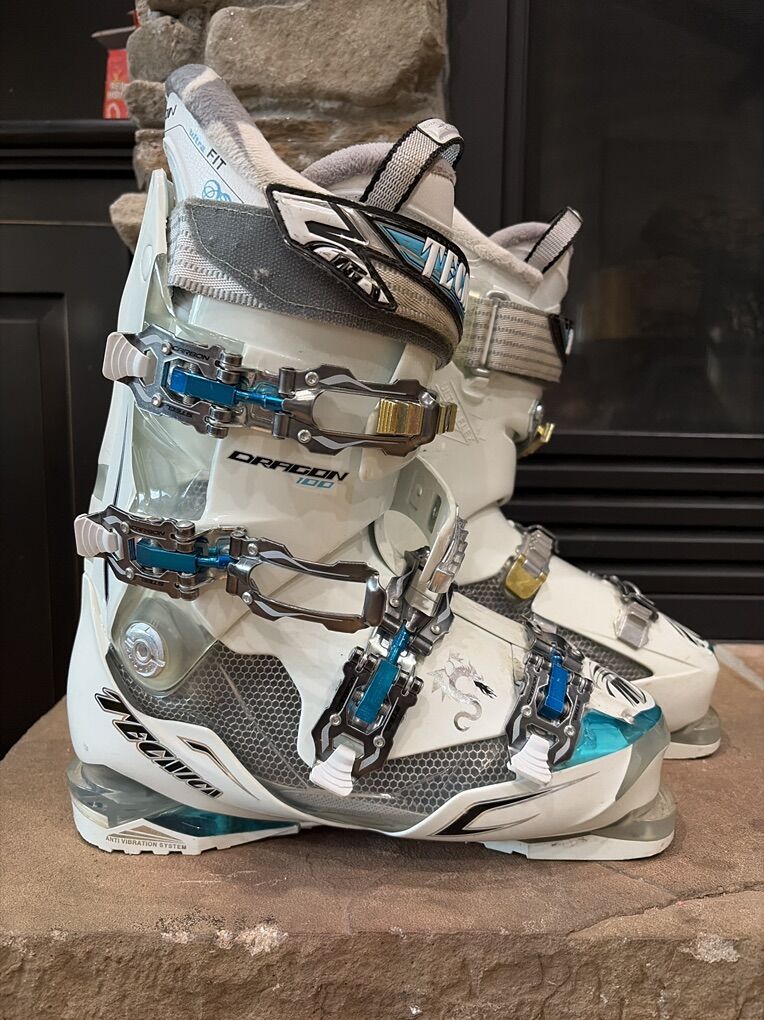 25.5 Tecnica Dragon 100 Ski Boots