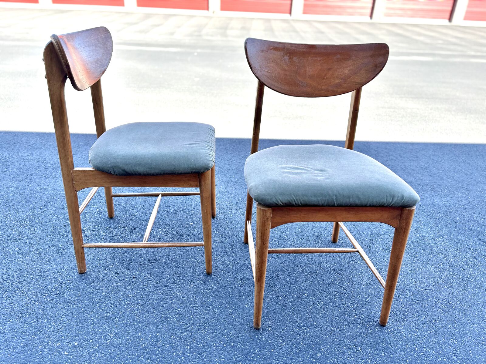 Beautiful PAIR of vintage mid century modern chairs MCM dining chairs, desk chairs accent chairs