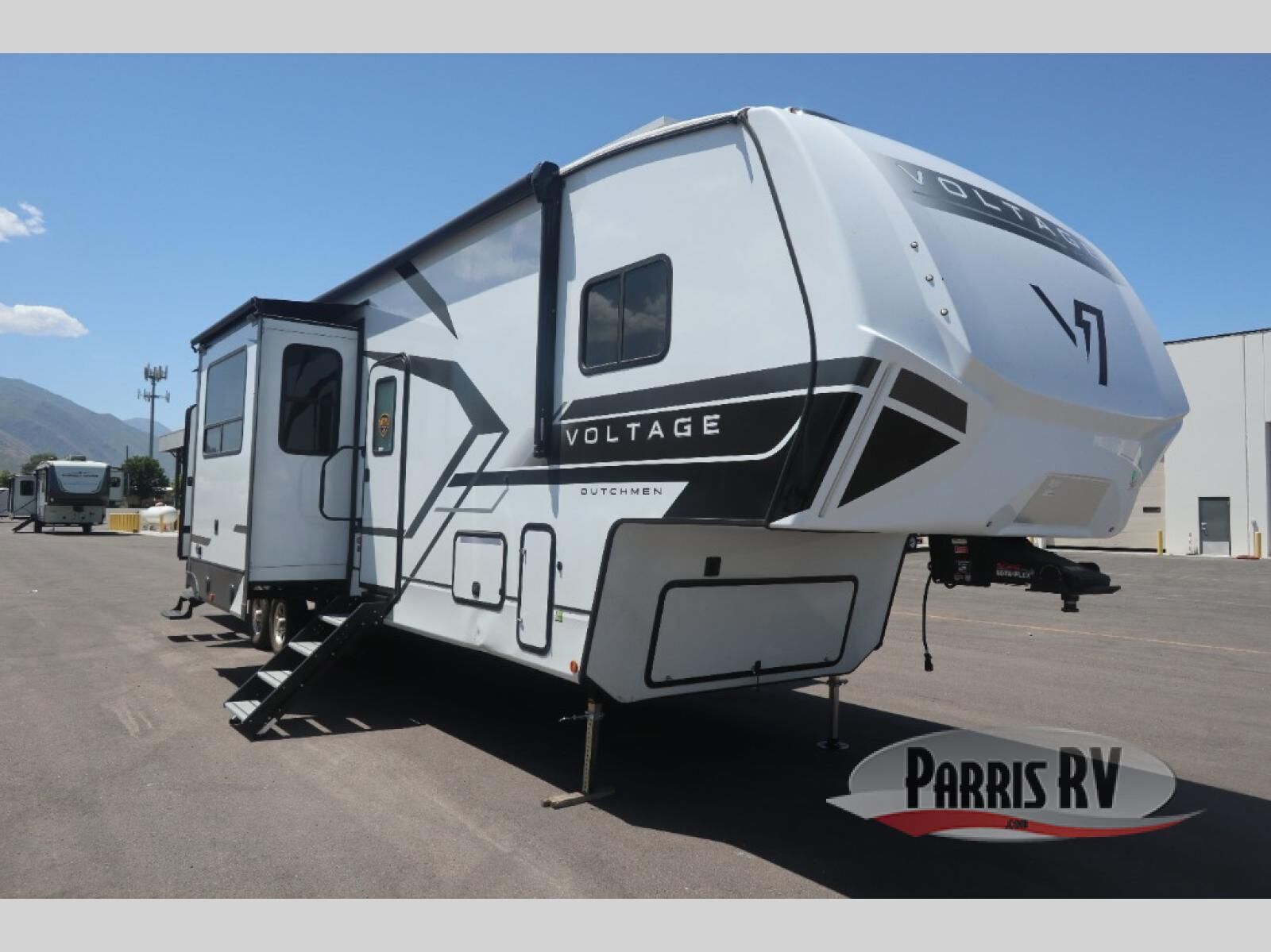 New 2026 Dutchmen RV Voltage V-Series 3600