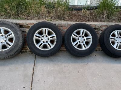4 Wheels & Tires 265 / 65 R17