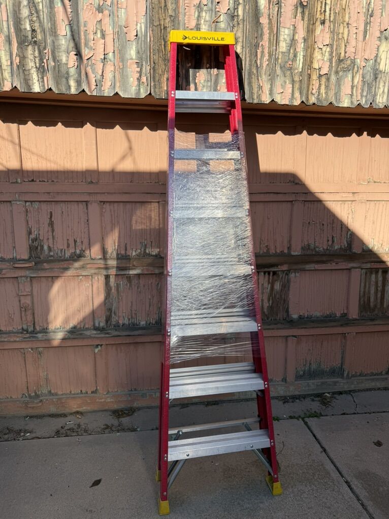 8 Ft Louisville Ladder ( NEW )