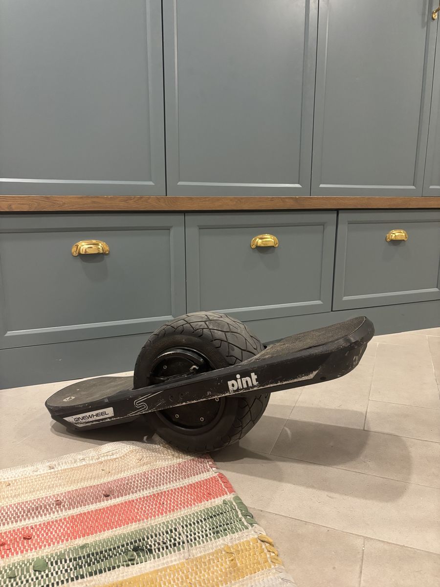Onewheel Pint S with ultracharger