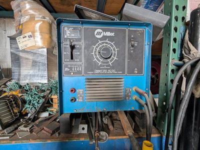 Welder - Miller Dialarc 250 AC/DC (Stock #901564)