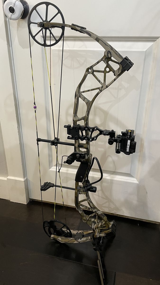 Bear Archery Adapt Plus RTR 50-70 lb Bow