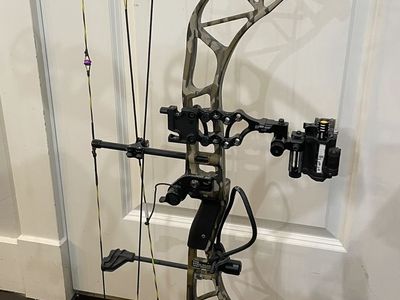 Bear Archery Adapt Plus RTR 50-70 lb Bow
