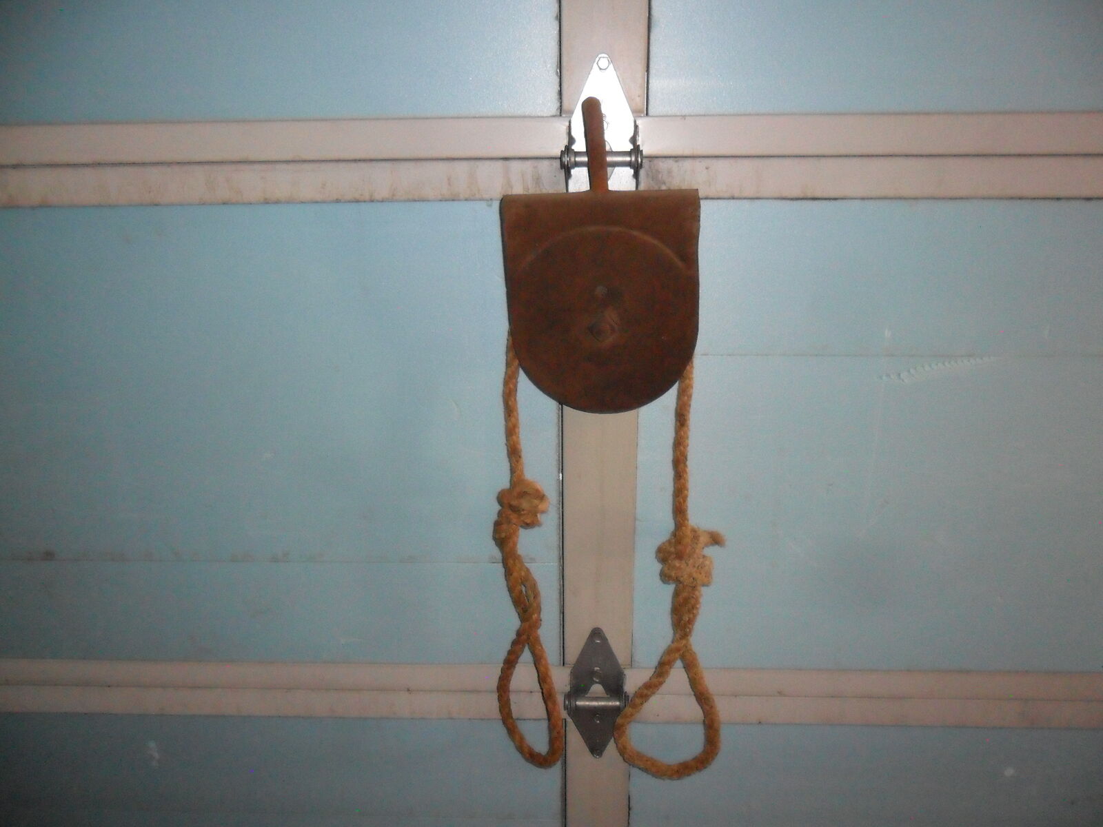 ANTIQUE IRON PULLEY