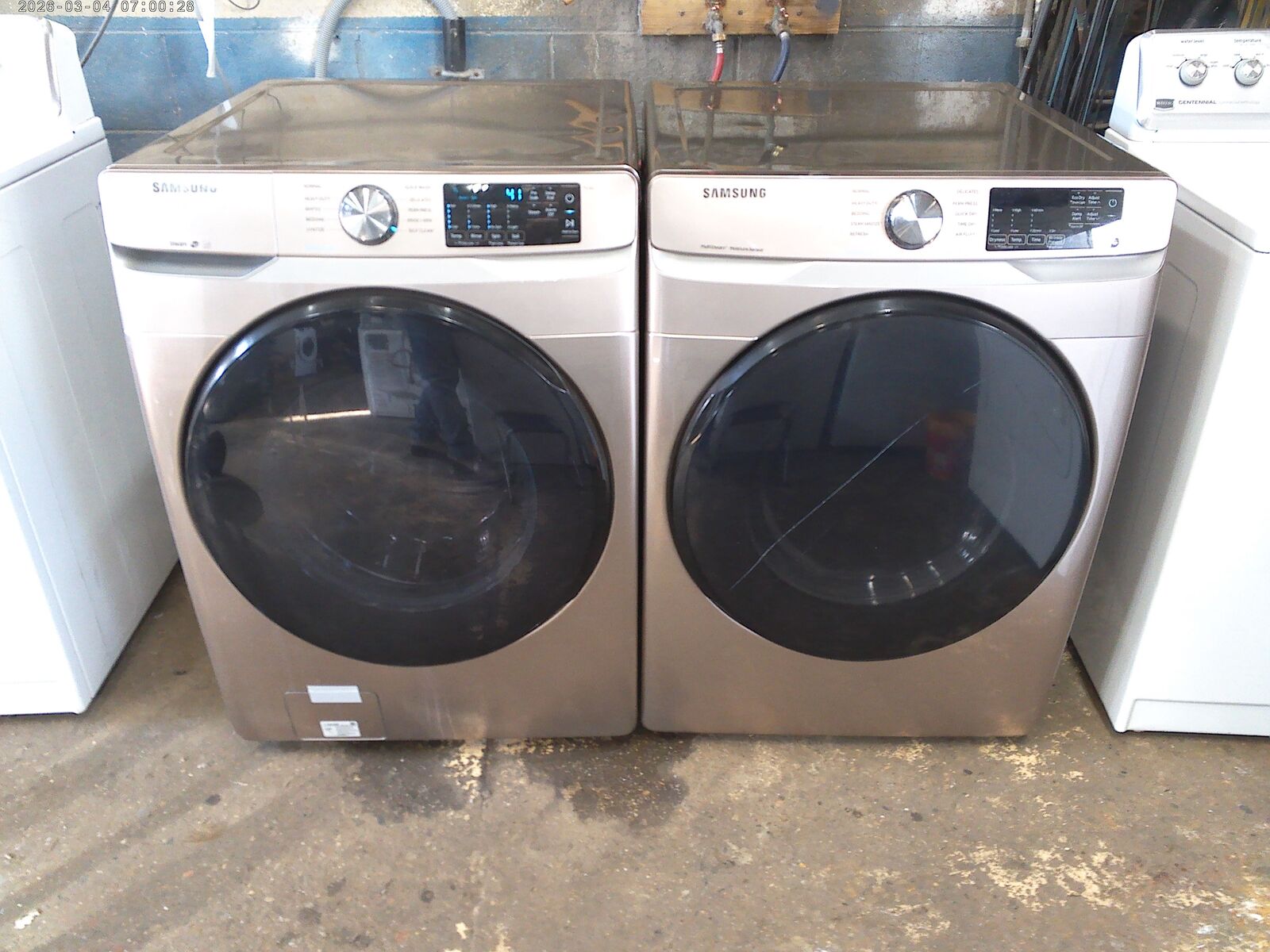 Samsung front load washer with matched electric dryer
