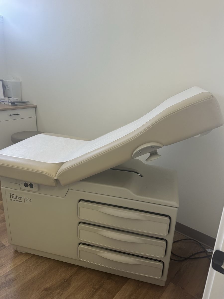 Exam Table Ritter 204